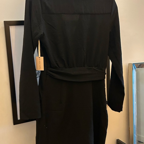 Elegant black shirt dress with details around waist - Picture 2 of 5